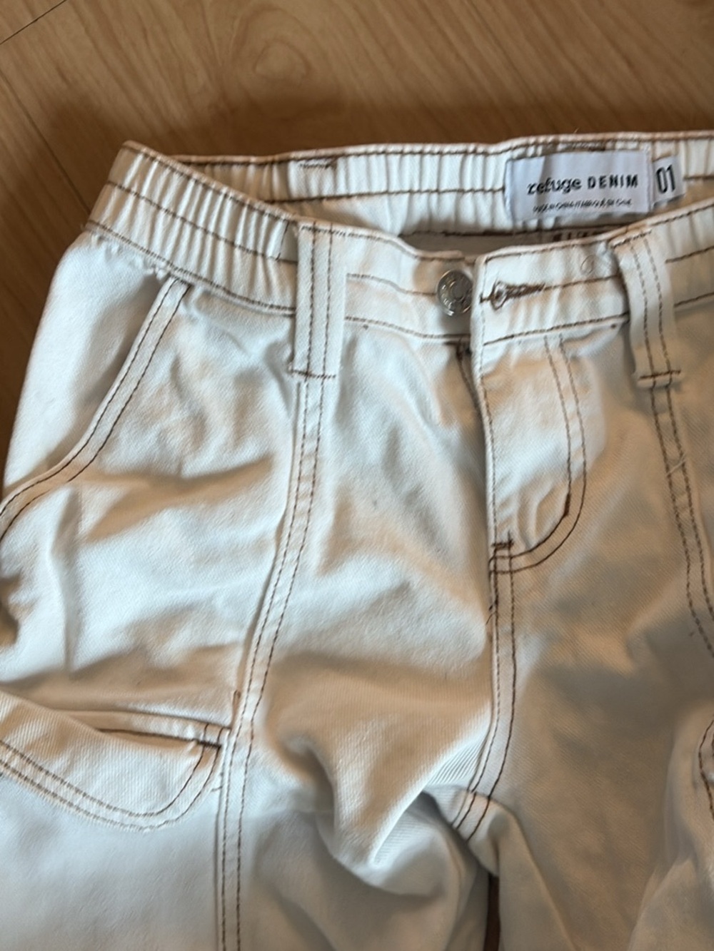refuge Slim woman’s cargo  Jeans in White with Contrast Stitching - Picture 2 of 2